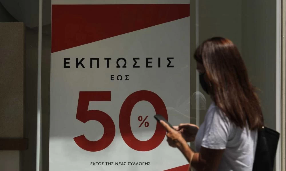 Οι θερινές εκπτώσεις δίνουν τη θέση τους στις προσφορές του «αποκαλόκαιρου»